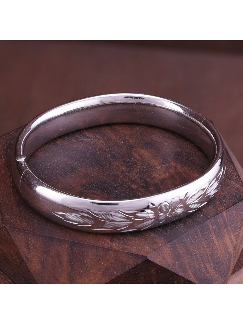 Vintage 1950s Carl-Art Sterling Silver Engraved Floral Hinged Bangle Bracelet